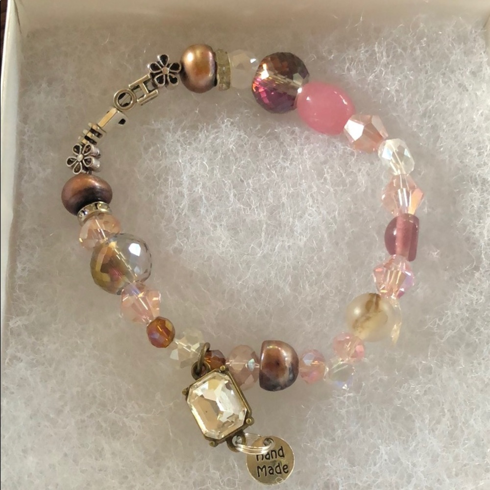Pink/gold crystal bracelet that says “HOPE”